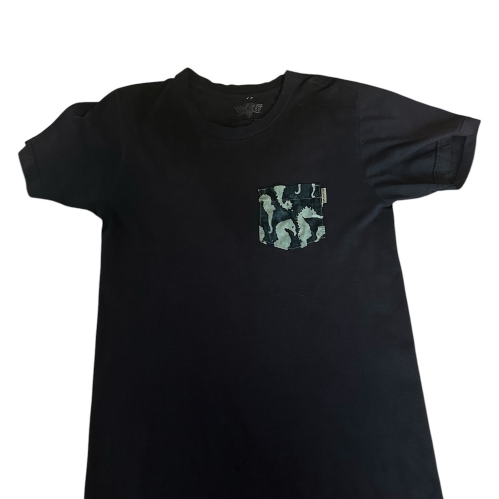 Serengetee Seahorse Pocket Tee – Navy Blue – Women’s Small